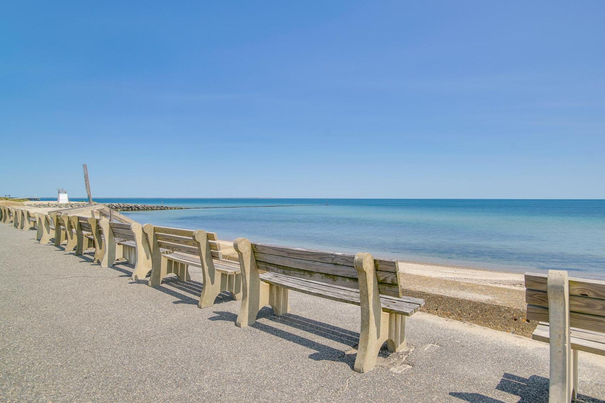 Breezy Oak Bluffs Condo - Steps To Inkwell Beach! Extérieur photo