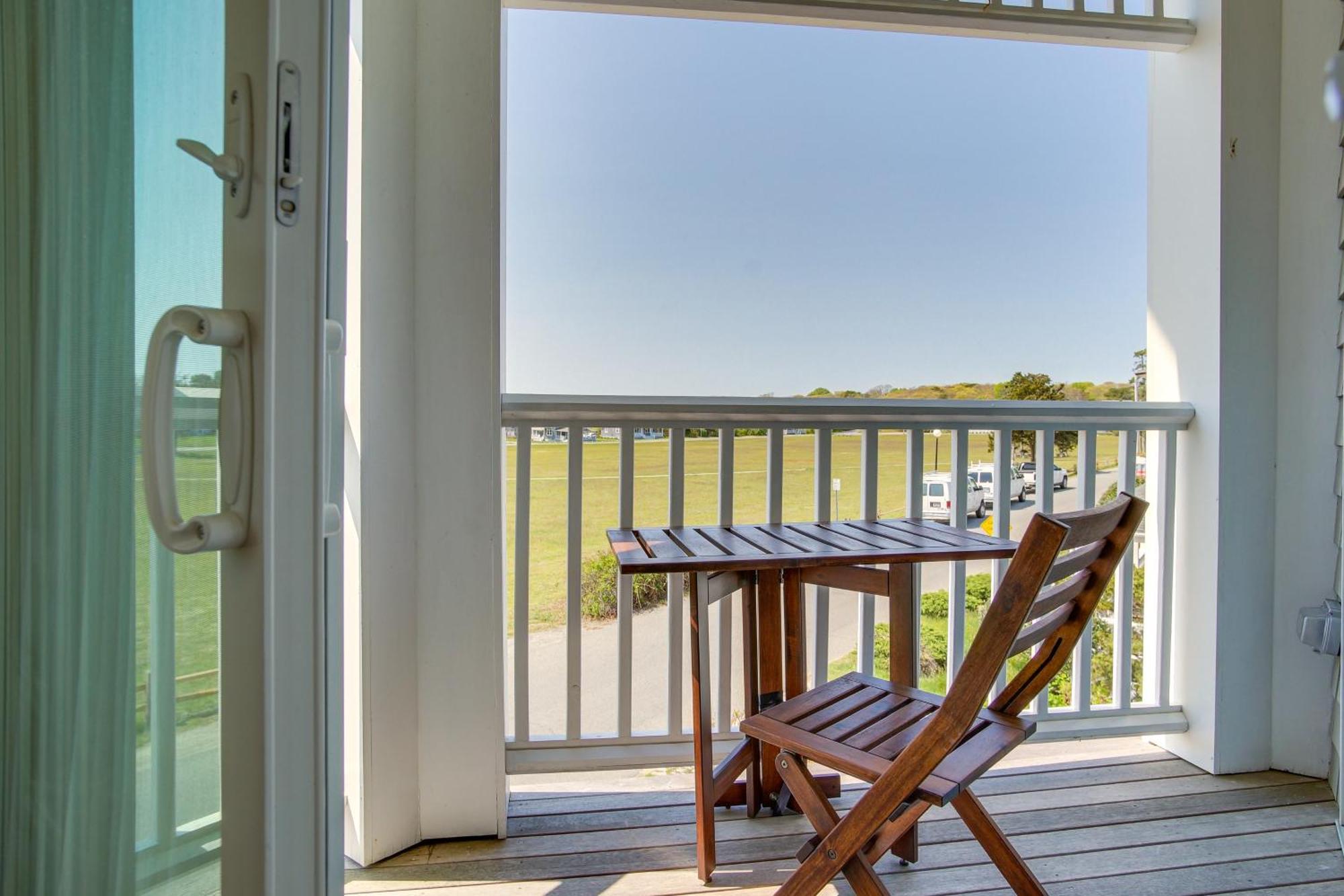 Breezy Oak Bluffs Condo - Steps To Inkwell Beach! Extérieur photo
